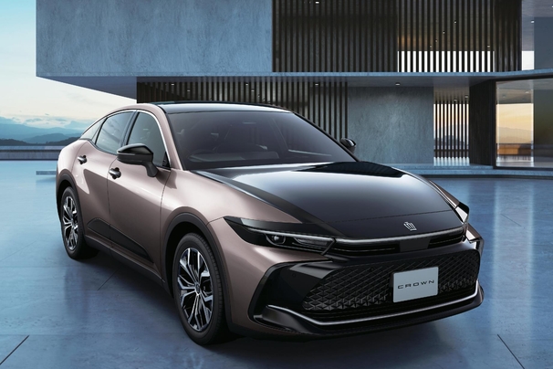 CROSSOVER G（2.5Lハイブリッド車）