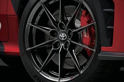 BBS製アルミホイール(18×8J)+TOYOTA GAZOO Racingロゴ加飾