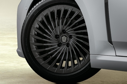 70th anniversary 特別装備●245/45ZR20タイヤ&20×8 1/2Jアルミホイール(マットブラック塗装)
