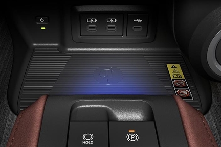 おくだけ充電（R）［Z（PHEV車）、Z“Leather Package”に標準装備］