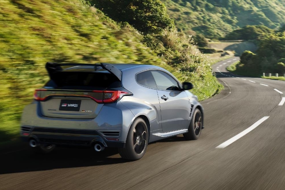 RZ“High performance” + Aero performance package［GR-DAT（8AT・4WD）］