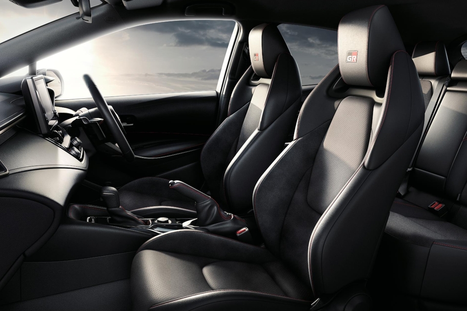 RZ［GR-DAT（8AT・4WD）］