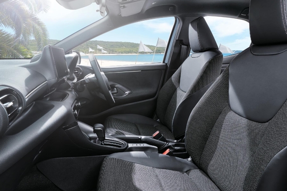 Z(ハイブリッド・2WD)