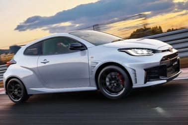 RZ“High performance” + Aero performance package［GR-DAT（8AT・4WD）］