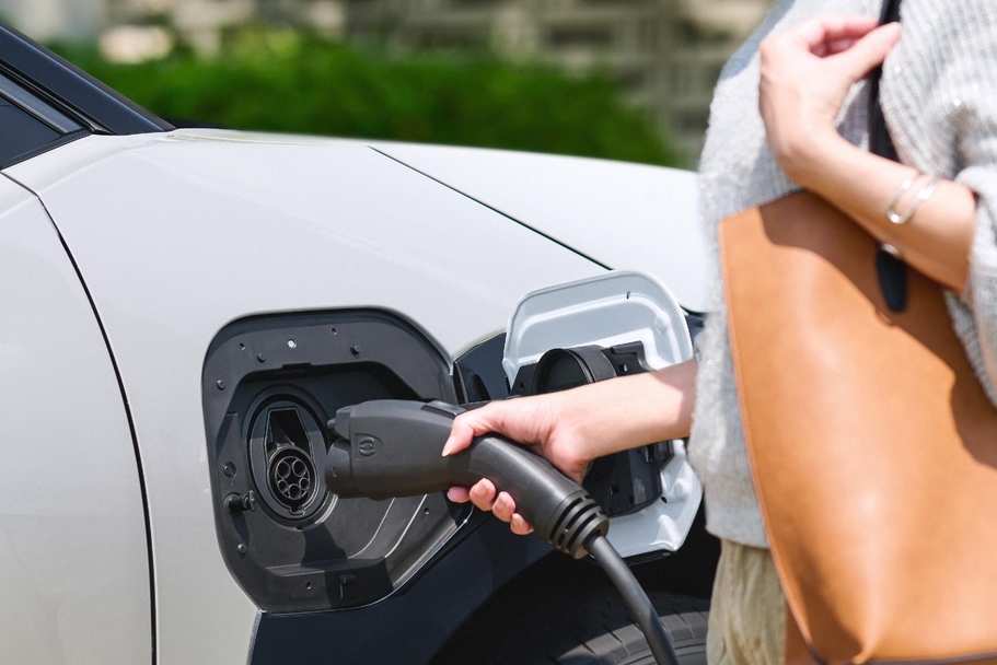 トヨタ6kW充電器　使用イメージ　※使用イメージはZ（4WD）