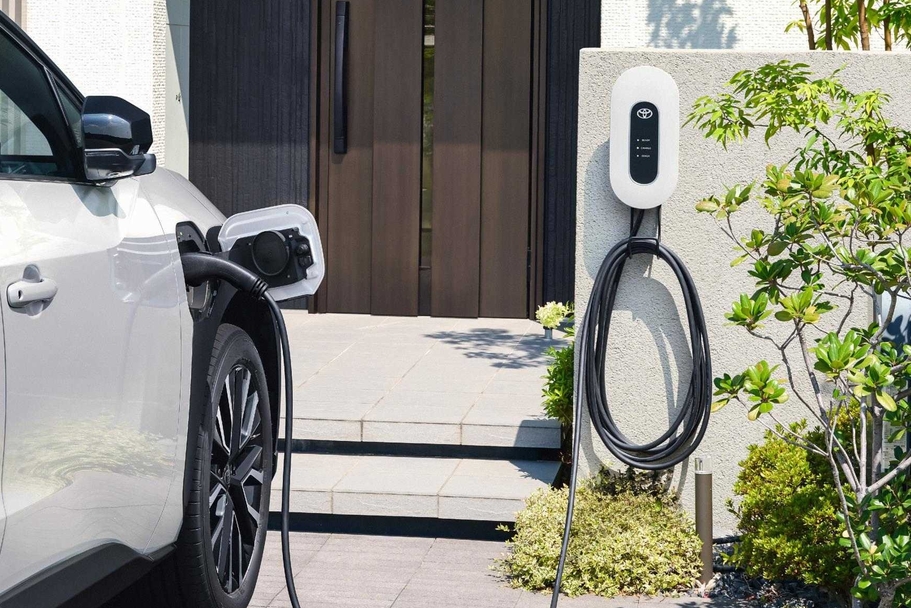 トヨタ6kW充電器　使用イメージ　※使用イメージはZ（4WD）