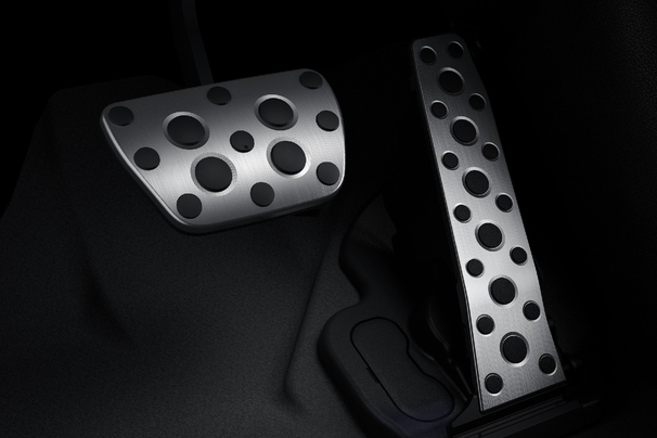 70th anniversary 特別装備（RS “THE 70th”専用）●アルミペダル（アクセル・ブレーキ）