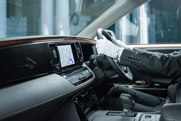 ボディカラーは精華（せいか）レイディエントシルバーメタリック〈1C0〉