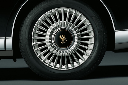 225/55R18 98Hタイヤ＆18×7 1/2Jノイズリダクションアルミホイール（カラードセンターオーナメント付）