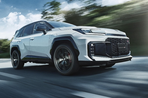 GR SPORT PLUG-IN HYBRID　イメージ　※写真はプロトタイプであり、実際に販売されるものと異なる場合があります