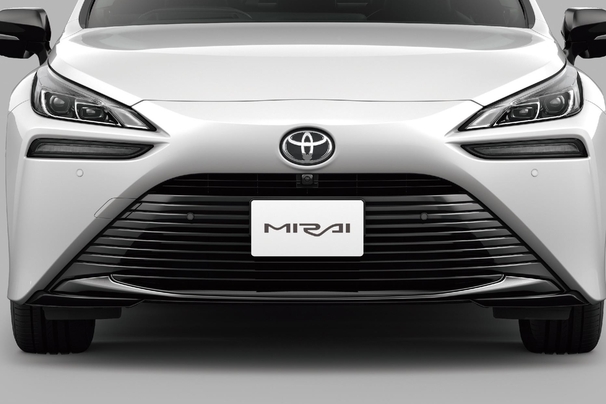 フロントグリル（ブラック）＆フロントグリル下部ガーニッシュ（漆黒メッキ加飾）