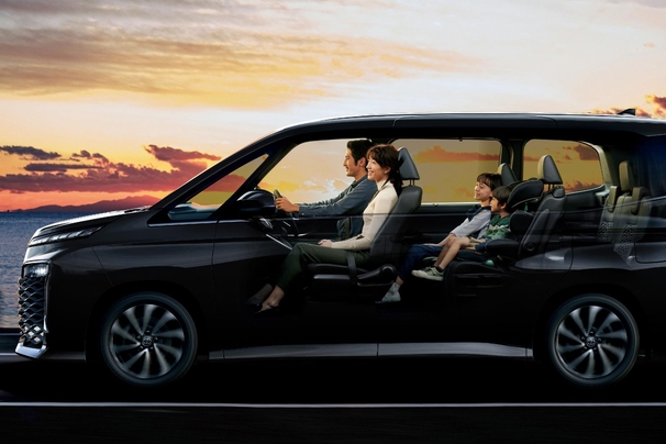 【モデル入り素材】S-Z(ハイブリッド・2WD・7人乗り)