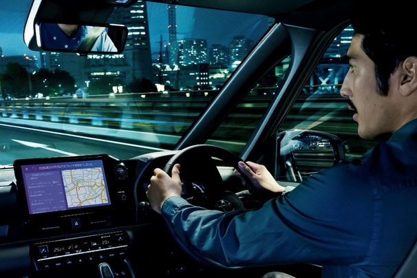 【モデル入り素材】S-Z(ハイブリッド・2WD・7人乗り)