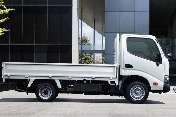 写真はシングルキャブ・2WD・ジャストロー・スチールデッキ・1.25トン積・2.0Lガソリン車