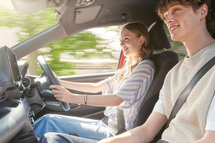 【モデル入り素材】G（ハイブリッド・2WD）