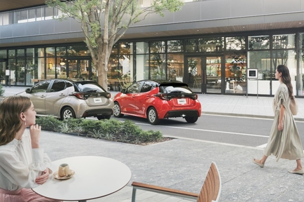 【モデル入り素材】Z（ハイブリッド・E-Four）