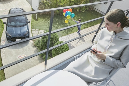 【モデル入り素材】Z（ハイブリッド・2WD）ボディカラーのブラック〈202〉×マッシブグレー〈1L6〉［M22］