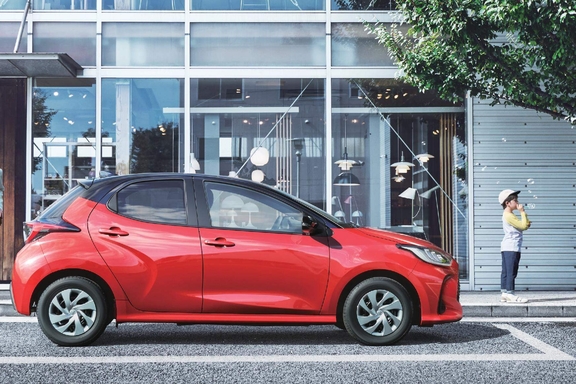 【モデル入り素材】G（ハイブリッド・2WD）