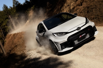 RZ“High performance”［GR-DAT（8AT・4WD）］