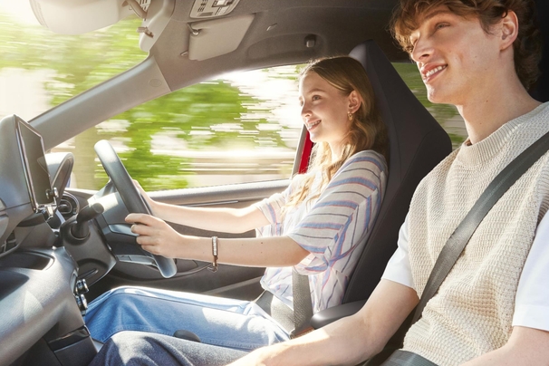 【モデル入り素材】G（ハイブリッド・2WD）