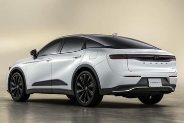 特別仕様車 CROSSOVER RS “THE 70th” （ベース車両はCROSSOVER RS）