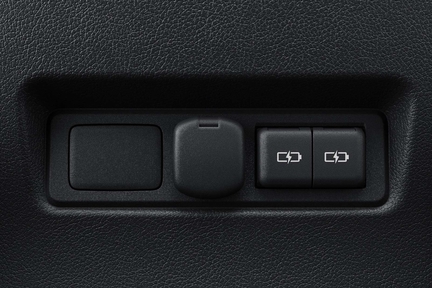 アクセサリーソケット（DC12V・120W）　センターコンソールボックス後部・ラゲージルーム右側