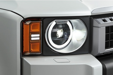 ヘッドランプ（丸目）［VXにメーカーオプション］　※写真は灯火類を点灯させた状態です