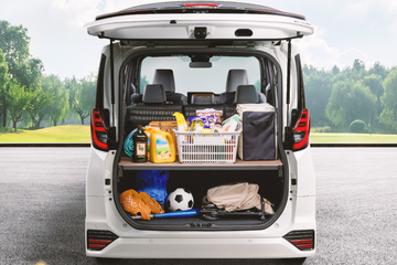 【ノア】“MULTI UTILITY”（2WD・5人乗り）