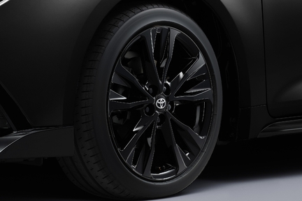 215/45R17タイヤ＆17×7_Jアルミホイール（ブラック塗装/センターオーナメント付）