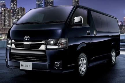 （左）特別仕様車スーパーGL“DARK PRIME II”（2WD・2800ディーゼル・標準ボディ）