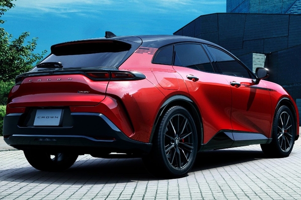 【モデル入り素材】SPORT RS（2.5Lプラグインハイブリッド車）