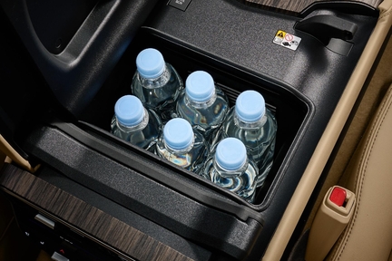 クールボックス［ZX、GR SPORTに標準装備］